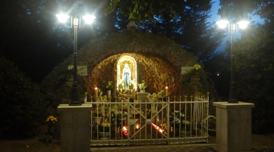 A tallósi Lourdes-i barlang